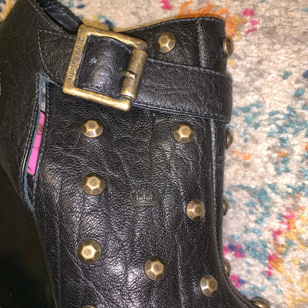 NIB Juicy Couture Black Leather Studded Wedge 6 - Picture 5 of 7